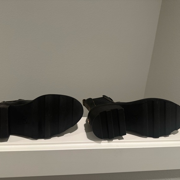 Louis Vuitton Authentic Ankle Boot - Picture 7 of 8